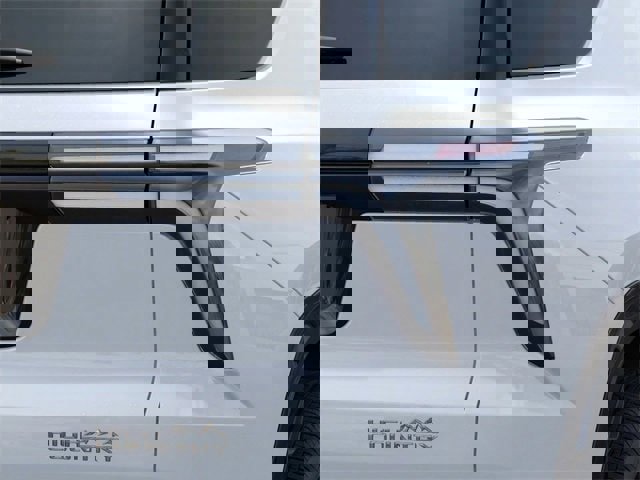 New 2026 Chevrolet Traverse High Country w/ LPO, Floor Liner Package image 12