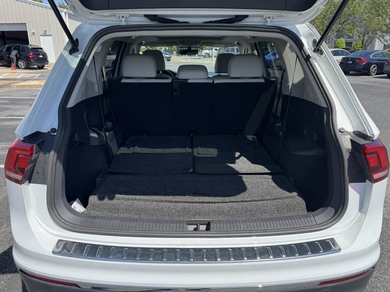 Used 2021 Volkswagen Tiguan SE FWD image 22