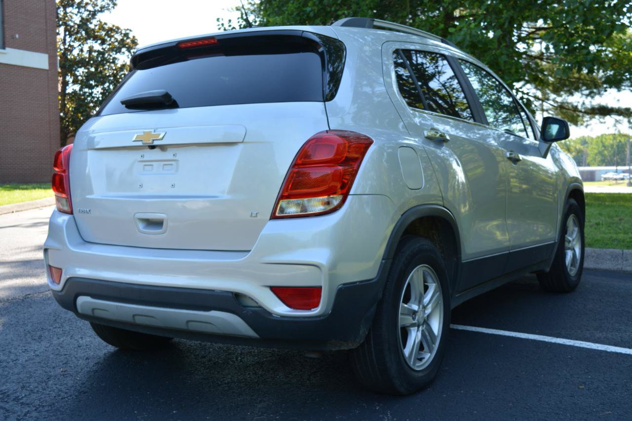 Used 2018 Chevrolet Trax LT w/ LT Convenience Package FWD image 5
