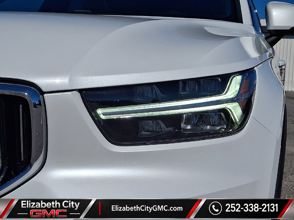 Used 2019 Volvo XC40 T4 Inscription FWD image 10