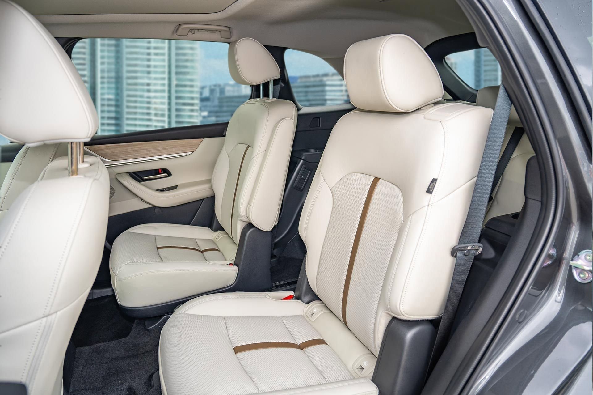 Used 2025 MAZDA CX-90 3.3 Turbo w/ Premium Plus Pkg image 7