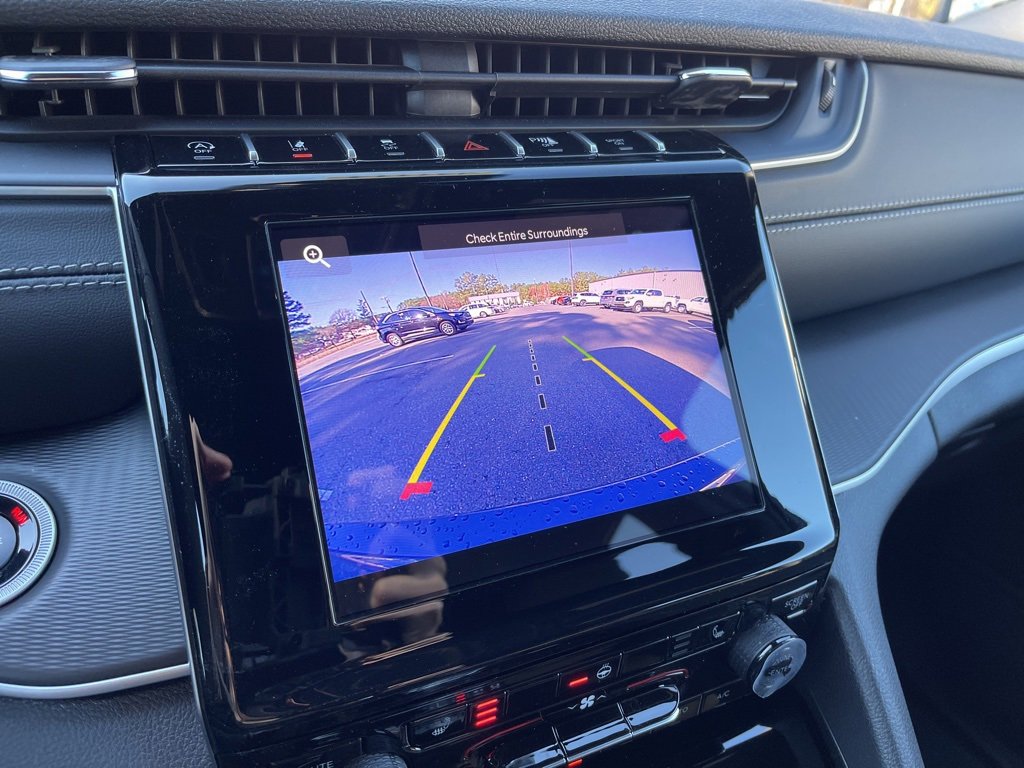 New 2025 Jeep Grand Cherokee L Altitude image 9