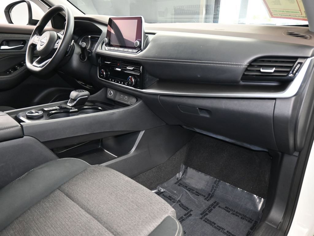 Used 2023 Nissan Rogue SV image 46