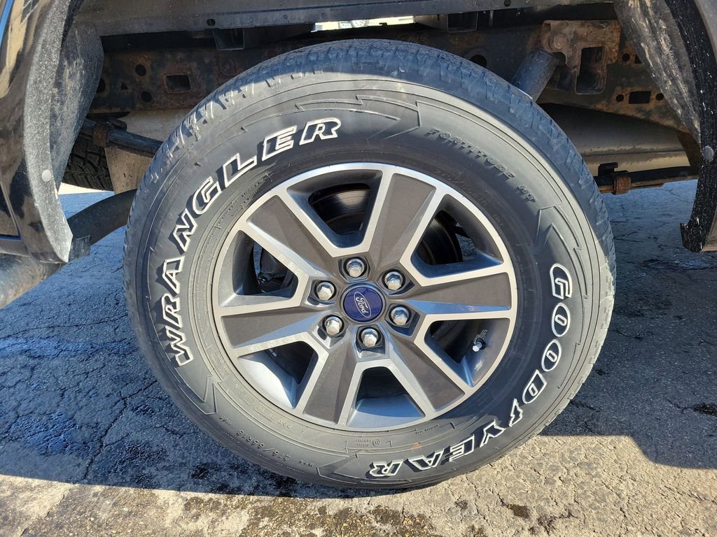 Used 2017 Ford F150 XLT w/ Equipment Group 302A Luxury AWD/4WD image 5