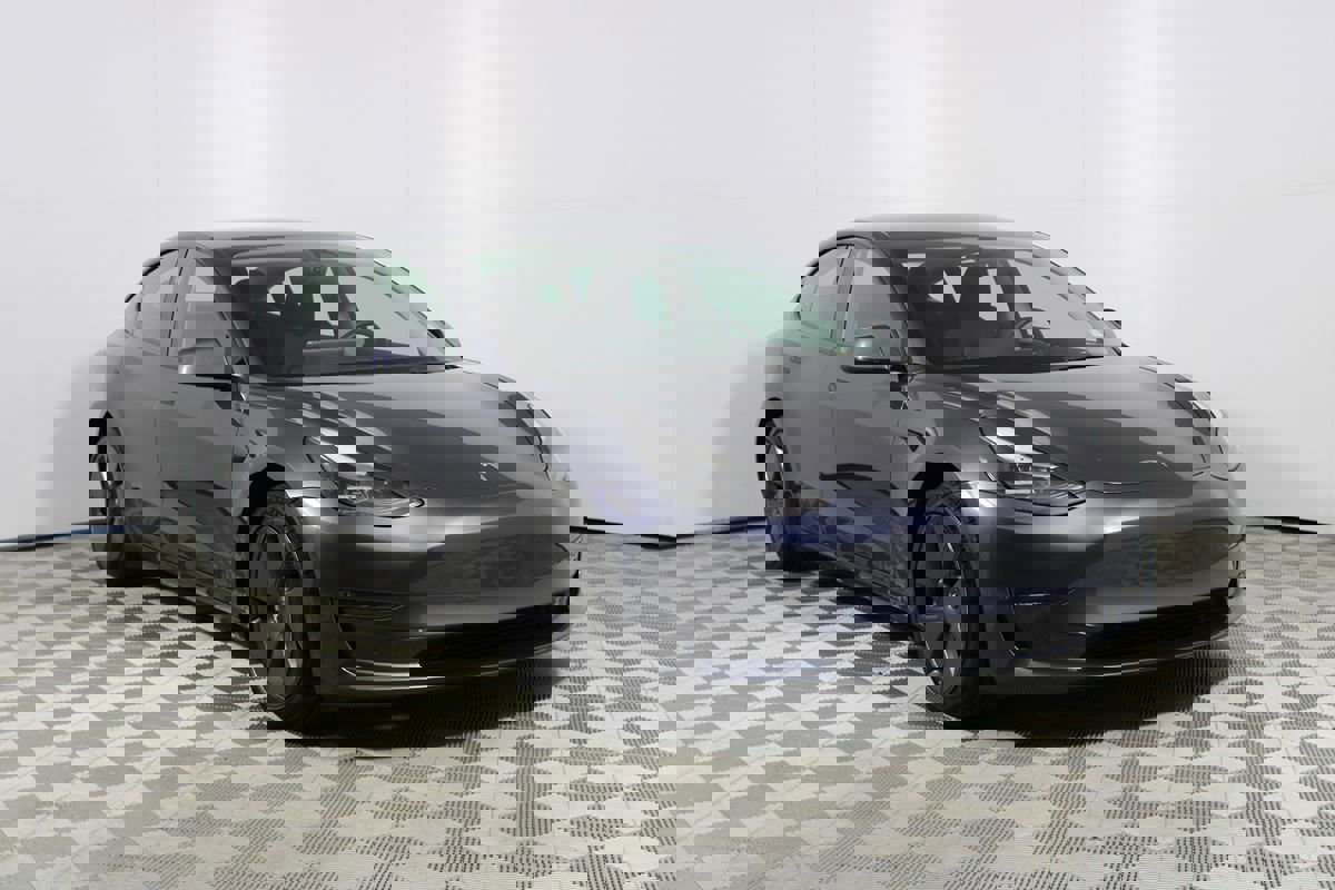 Used 2023 Tesla Model 3 Standard Range image 24