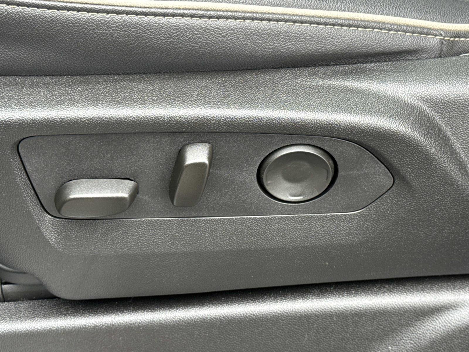 Used 2024 Chevrolet Suburban Premier image 15