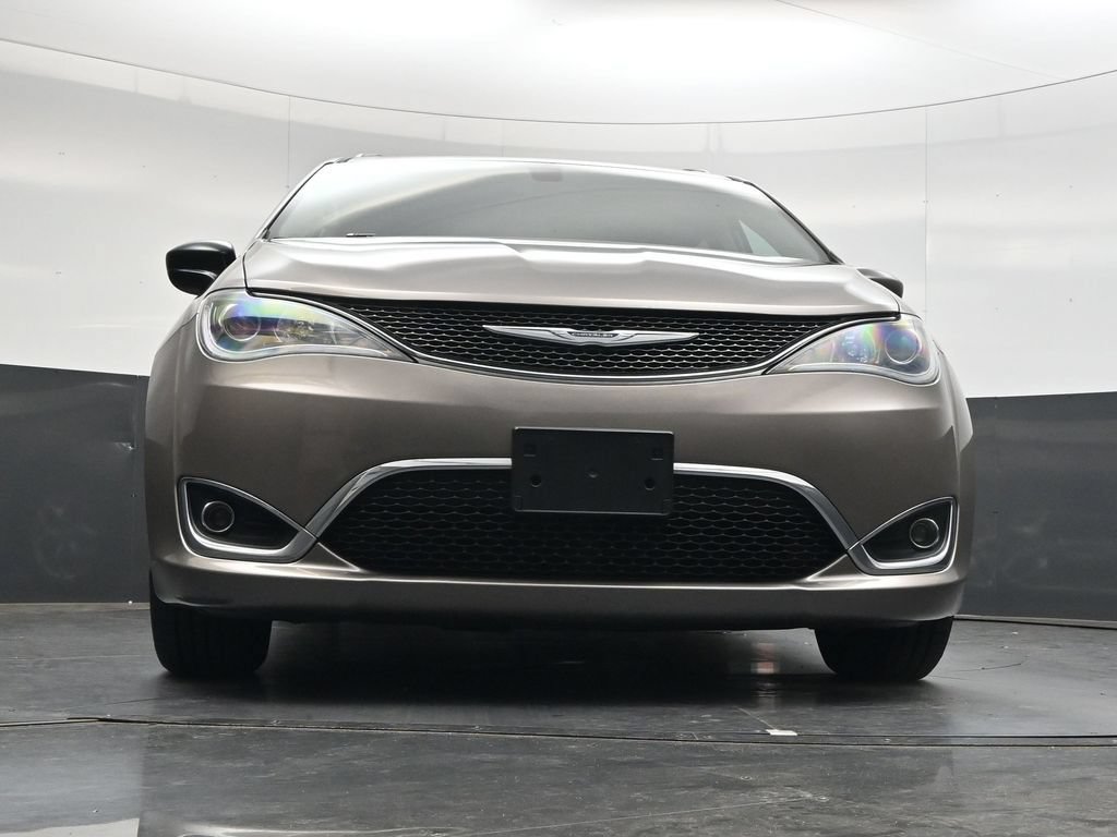 Used 2017 Chrysler Pacifica Touring-L w/ Tire & Wheel Group FWD image 42