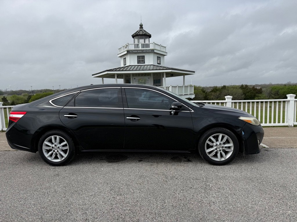 Used 2013 Toyota Avalon XLE FWD image 4