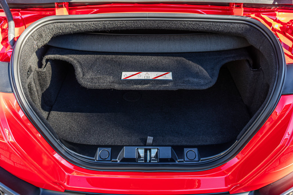 Certified 2025 Ferrari Roma Spider RWD image 23
