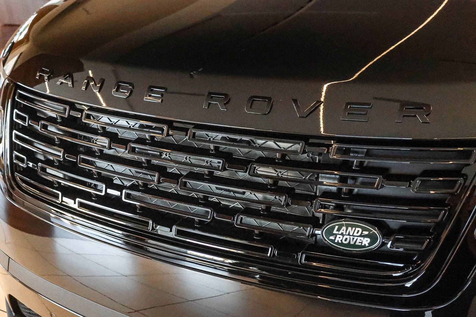 New 2026 Land Rover Range Rover Velar S AWD/4WD image 12