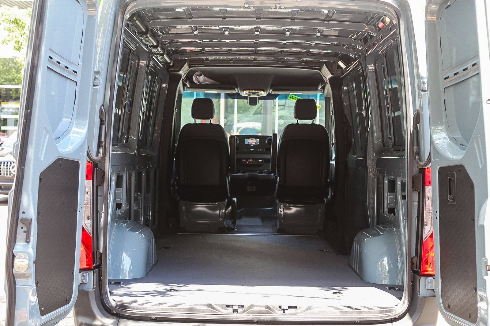 Used 2024 Mercedes-Benz Sprinter 2500 image 25