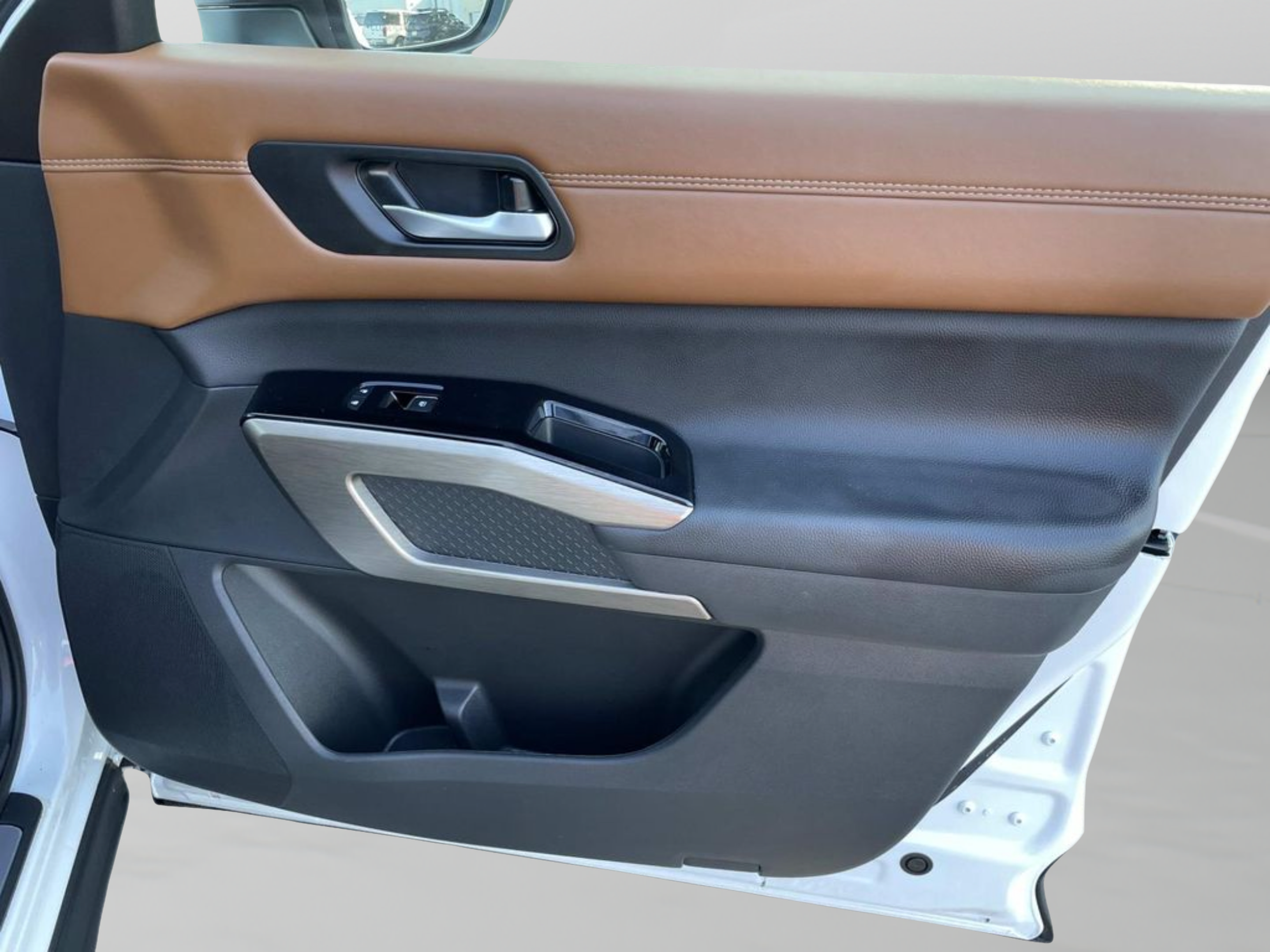 Used 2025 Nissan Pathfinder Platinum w/ Cargo Package FWD image 19