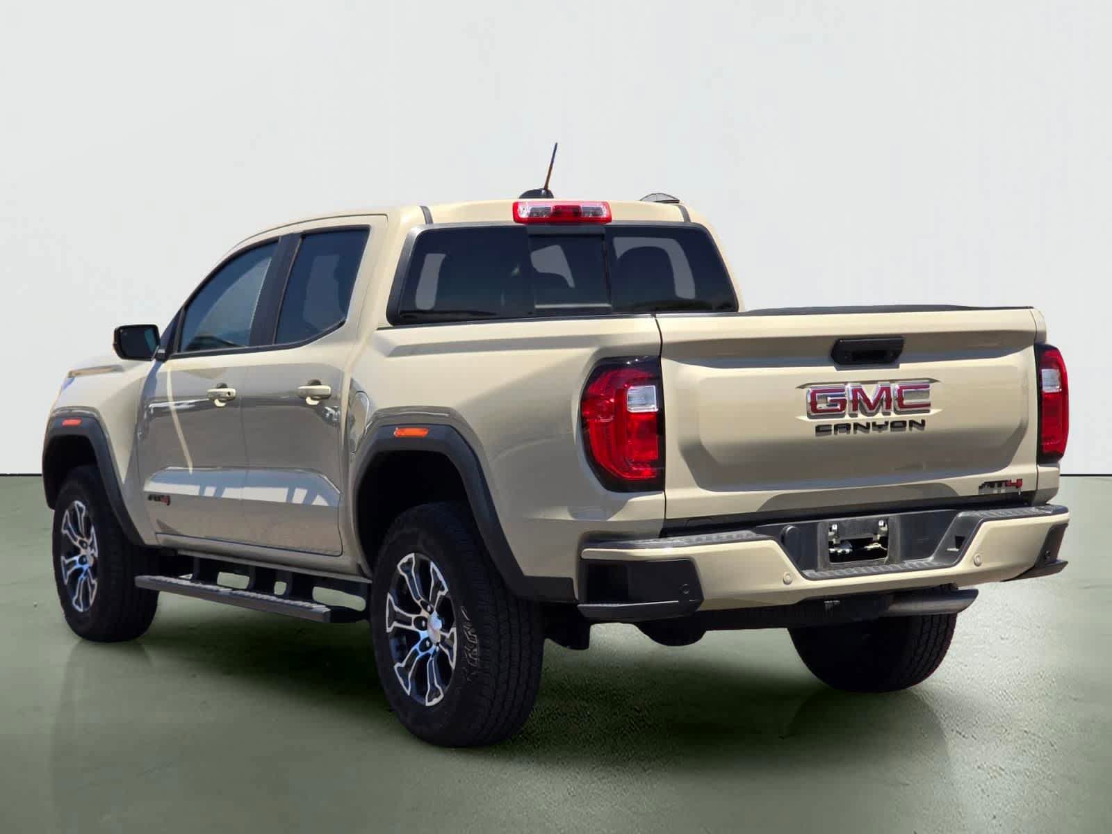 Used 2024 GMC Canyon AT4 w/ Canyon Safety Plus Package AWD/4WD image 4