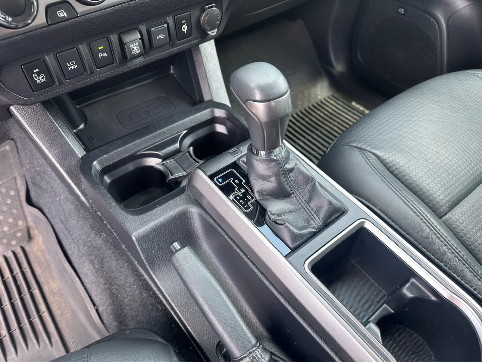 Used 2021 Toyota Tacoma Limited w/ Nightshade Package AWD/4WD image 15