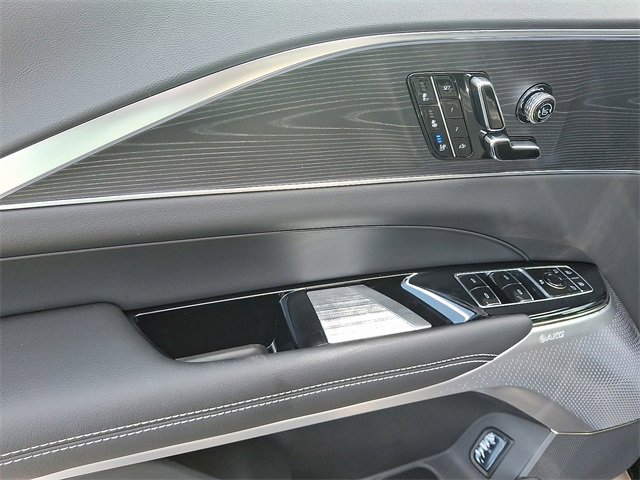 New 2025 Cadillac Lyriq Luxury image 10