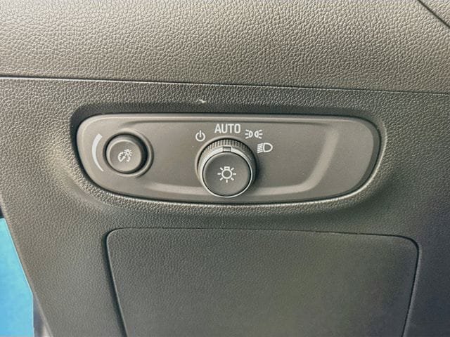 Used 2025 Buick Encore GX Sport Touring w/ Advanced Technology Package FWD image 11