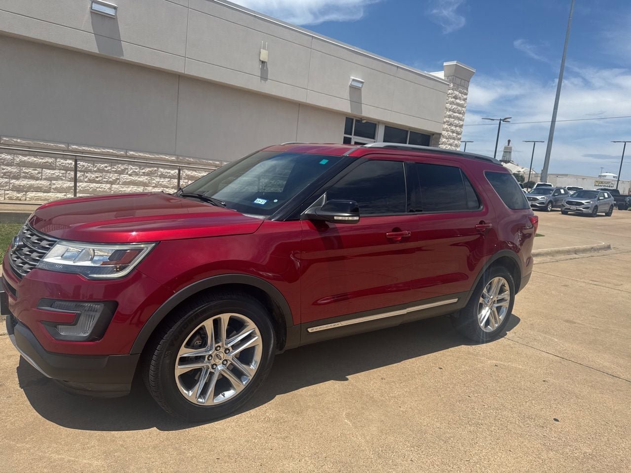 Used 2017 Ford Explorer XLT w/ Equipment Group 202A AWD/4WD image 1