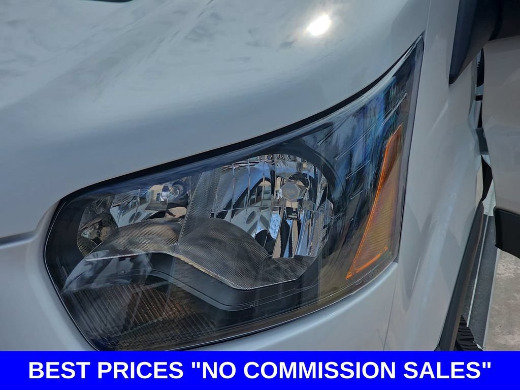 Used 2025 Ford Transit 250 Low Roof RWD image 31