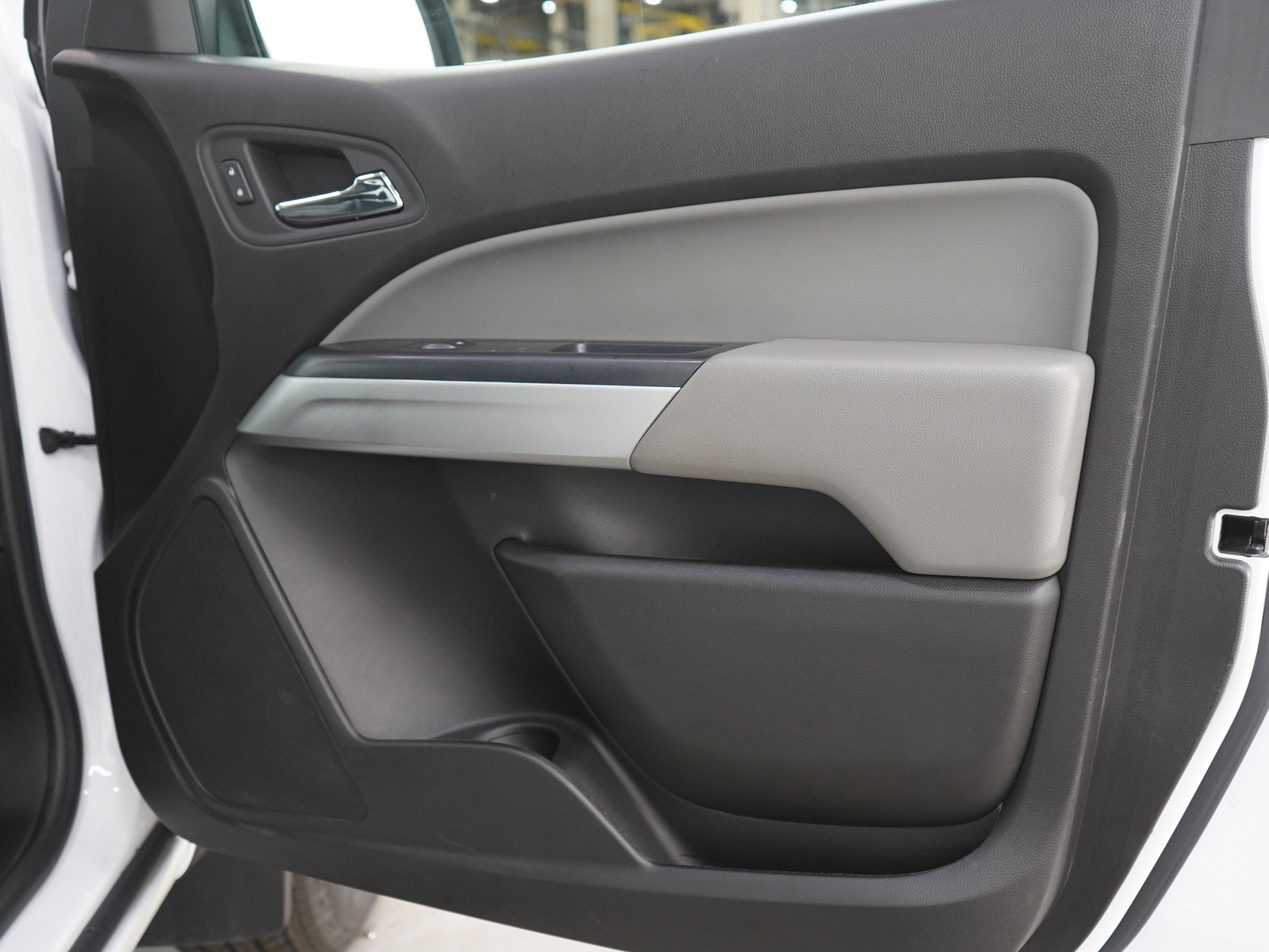 Used 2017 Chevrolet Colorado LT w/ Luxury Package, Chrome AWD/4WD image 9