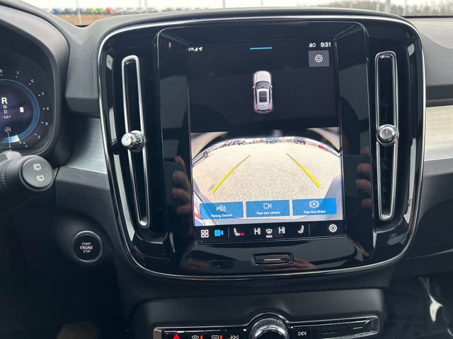 Used 2024 Volvo XC40 B5 Core image 24