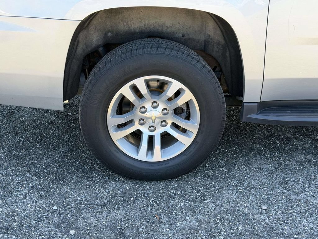 Used 2018 Chevrolet Suburban LT AWD/4WD image 10