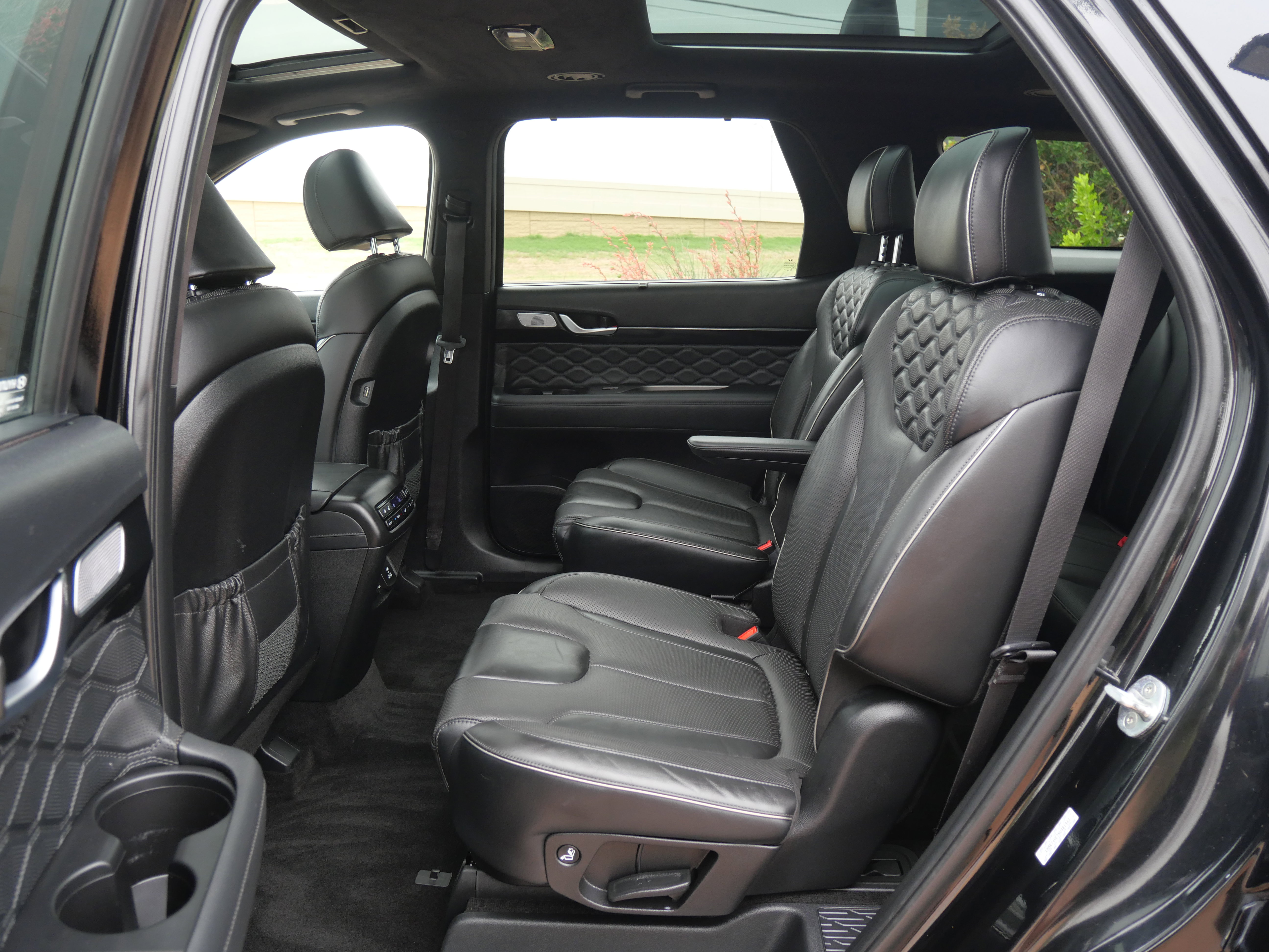 Used 2022 Hyundai Palisade Calligraphy image 11