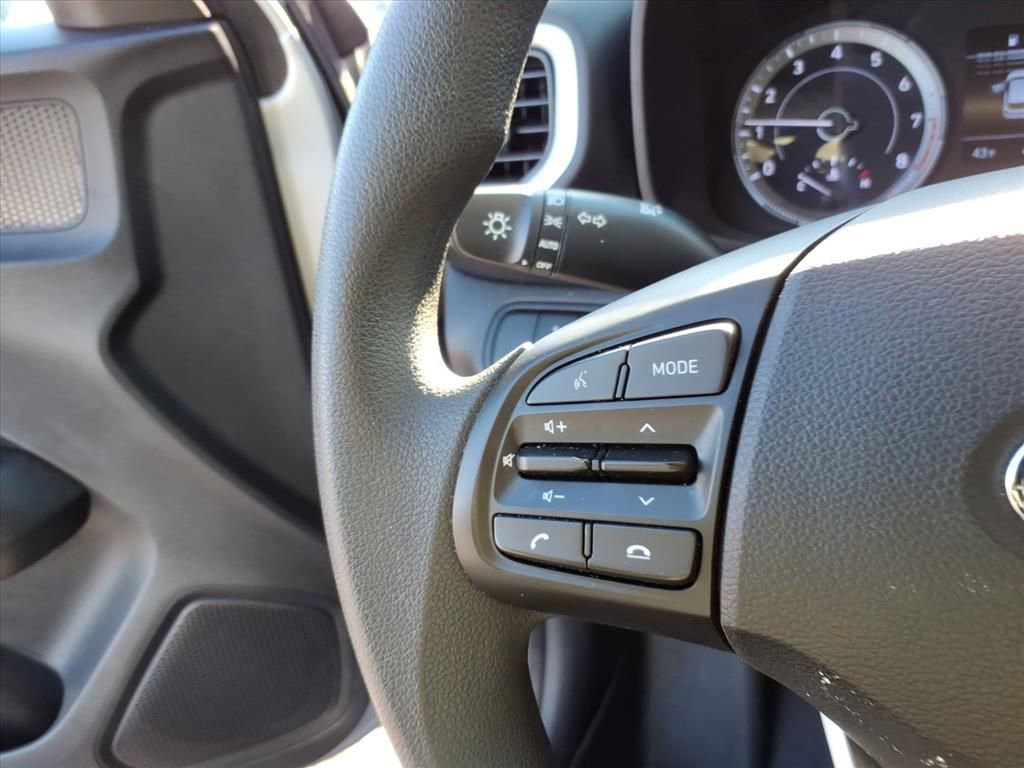 Used 2020 Hyundai Venue SE image 19