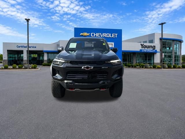 Used 2025 Chevrolet Colorado ZR2 w/ Technology Package AWD/4WD image 2
