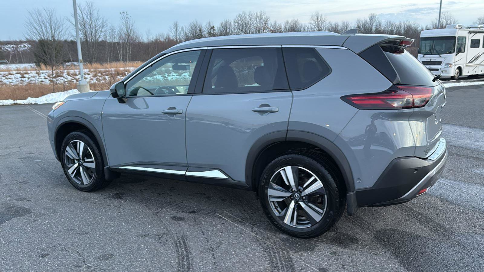 Used 2022 Nissan Rogue SL w/ SL Premium Package image 11