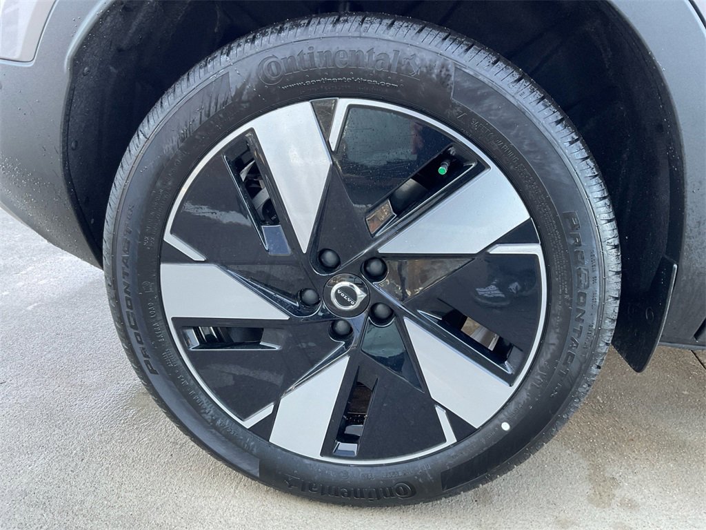 New 2026 Volvo EX40 Plus w/ Climate Package image 16