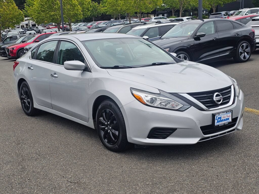 Used 2017 Nissan Altima 2.5 S w/ Power Driver Seat Package FWD image 3