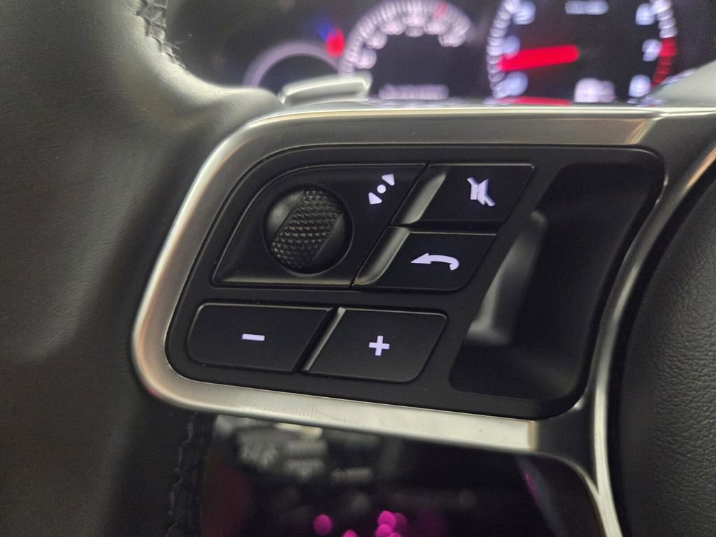 Used 2023 Porsche Cayenne Platinum Edition image 19