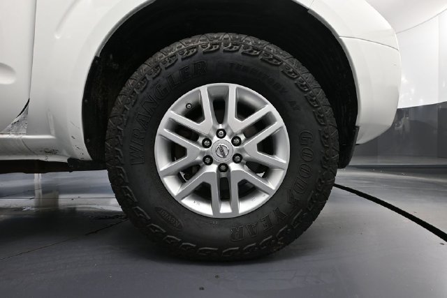 Used 2014 Nissan Frontier SV AWD/4WD image 11