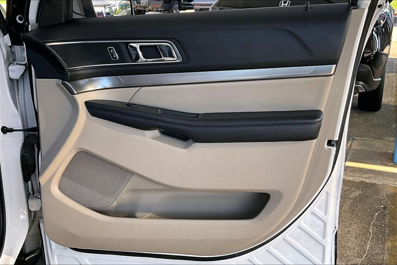 Used 2018 Ford Explorer XLT w/ Equipment Group 202A AWD/4WD image 23