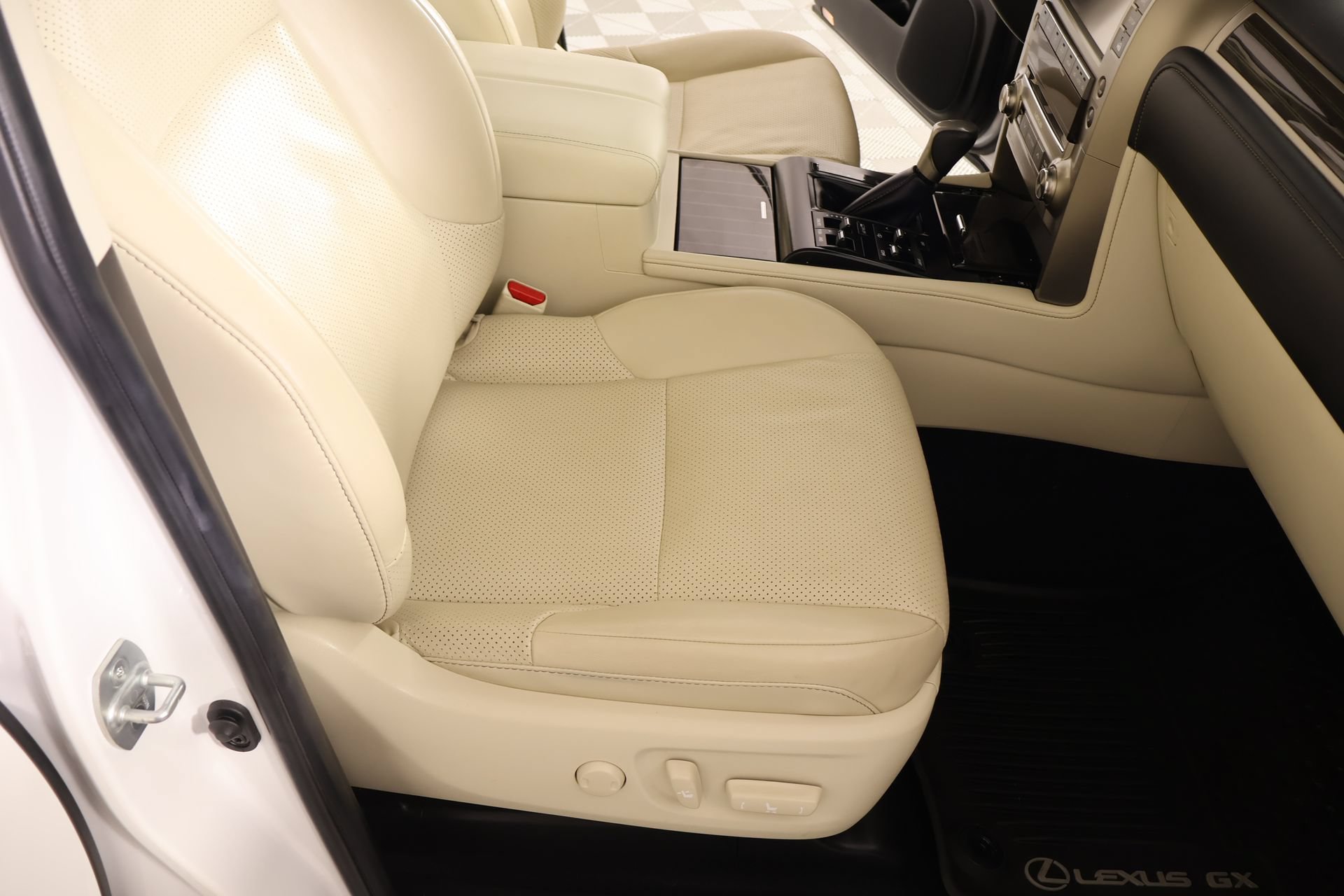 Used 2020 Lexus GX 460 Luxury w/ Off Road Package AWD/4WD image 15