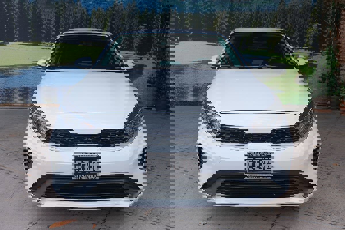 Used 2023 Kia Forte LXS image 2