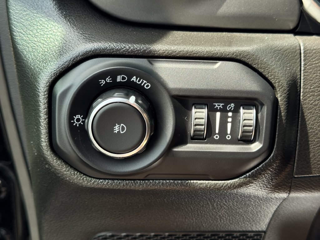 Used 2022 Jeep Wrangler Unlimited Sport AWD/4WD image 26