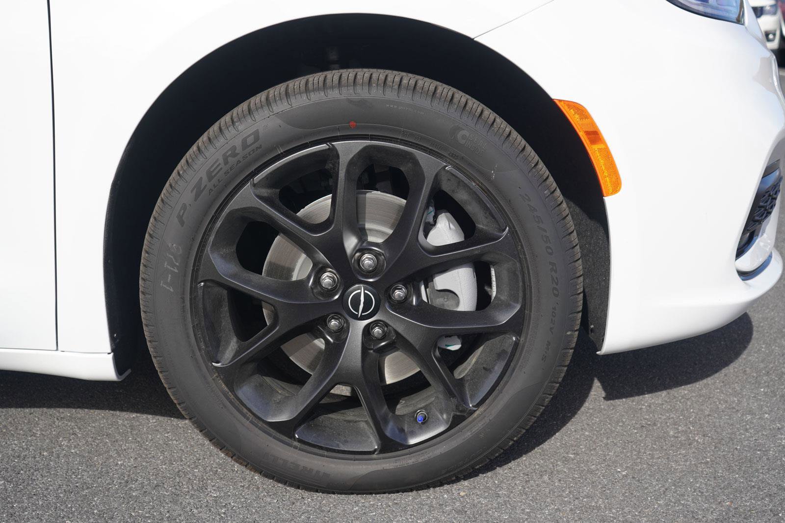 New 2026 Chrysler Pacifica Limited w/ S Appearance Package image 14
