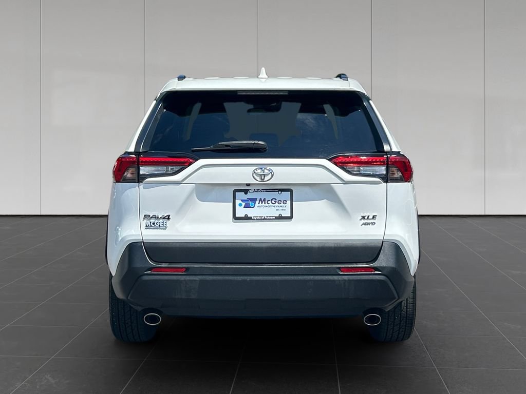 Used 2019 Toyota RAV4 XLE Premium w/ Cold Weather Package AWD/4WD image 4