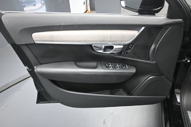 Used 2023 Volvo S90 B6 Plus AWD/4WD image 19