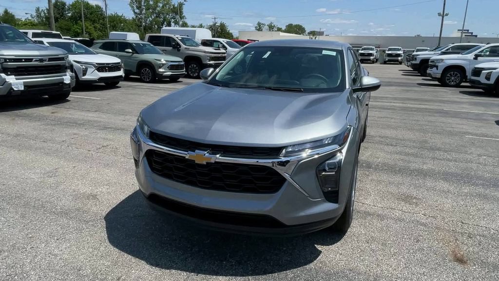 New 2026 Chevrolet Trax LS w/ LS Convenience Package FWD image 5