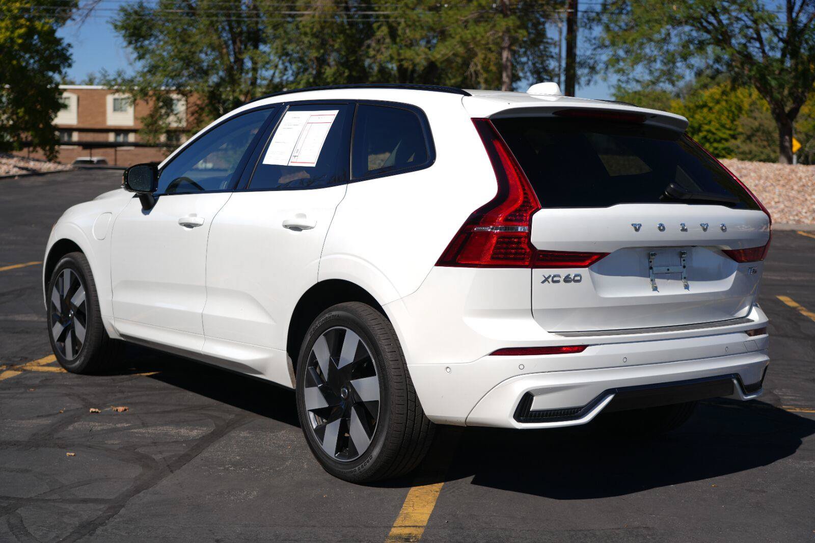 Used 2025 Volvo XC60 T8 Plus w/ Protection Package Premier AWD/4WD image 3