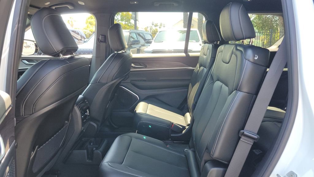 New 2025 Jeep Grand Cherokee L Limited w/ Black Appearance Package image 14