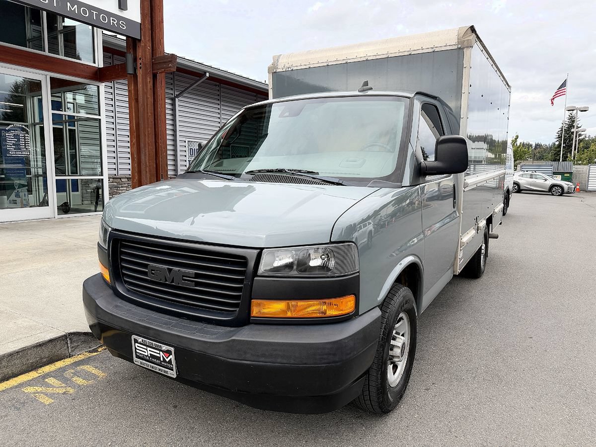 Used 2019 GMC Savana 3500 w/ Driver Convenience Package RWD image 3