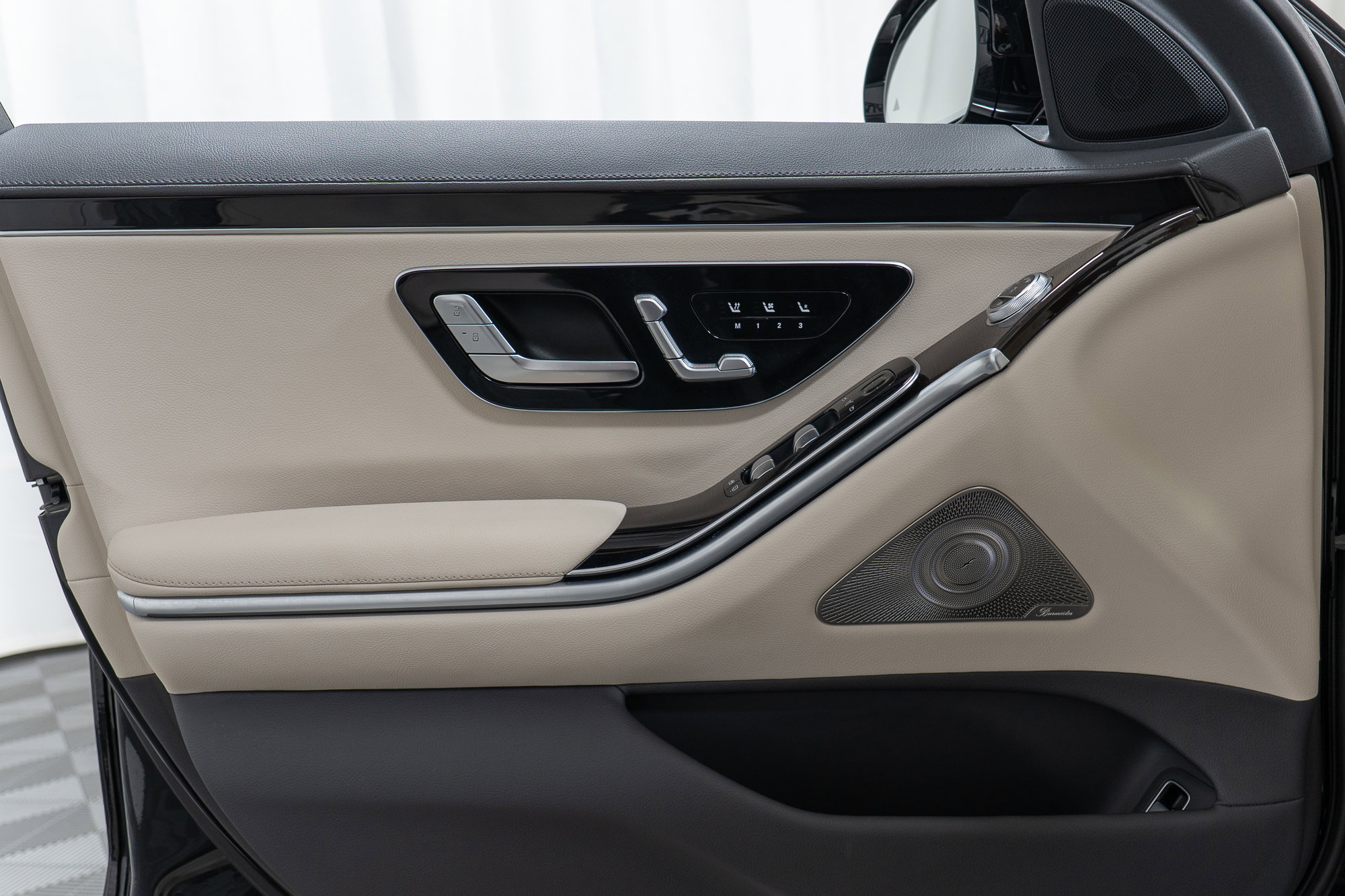 Used 2023 Mercedes-Benz S 500 4MATIC image 11
