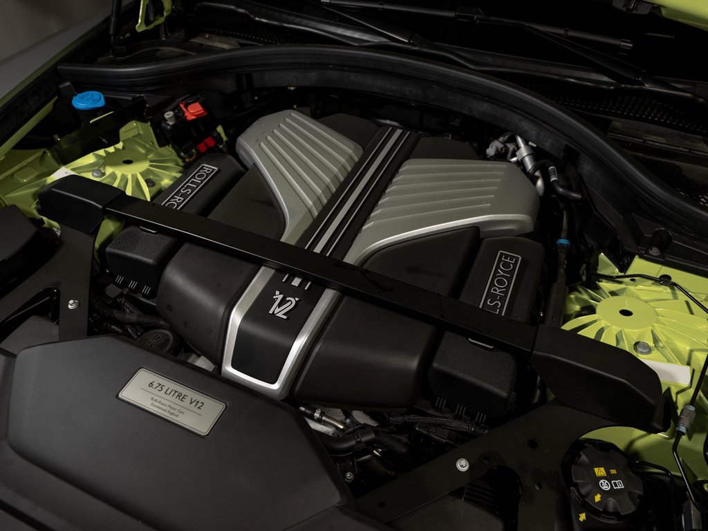 Used 2024 Rolls-Royce Cullinan image 32