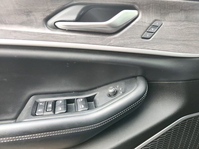 Used 2022 Jeep Grand Cherokee L Limited image 13