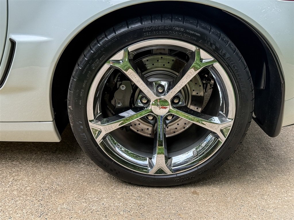 Used 2013 Chevrolet Corvette Grand Sport w/ 4LT Preferred Equipment Group RWD image 16
