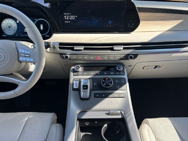 Used 2025 Hyundai Palisade Limited AWD/4WD image 19