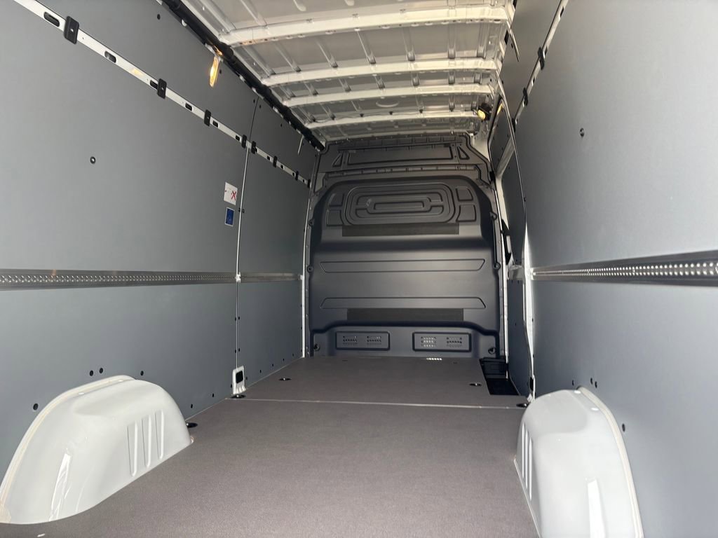 Used 2025 Mercedes-Benz Sprinter 2500 image 21